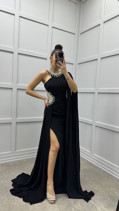 Siyah Boyun Detay İşlemeli Tasarım Saten Abiye Elbise