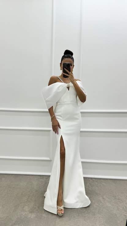 Beyaz Göğsü Fiyonk İp Askılı Tasarım Elbise