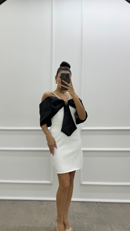 Siyah Göğsü Fiyonk İp Askılı Tasarım Mini Elbise