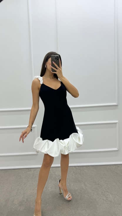 Siyah Omuzları Ve Etek Ucu Volan Detay Tasarım Mini Elbise