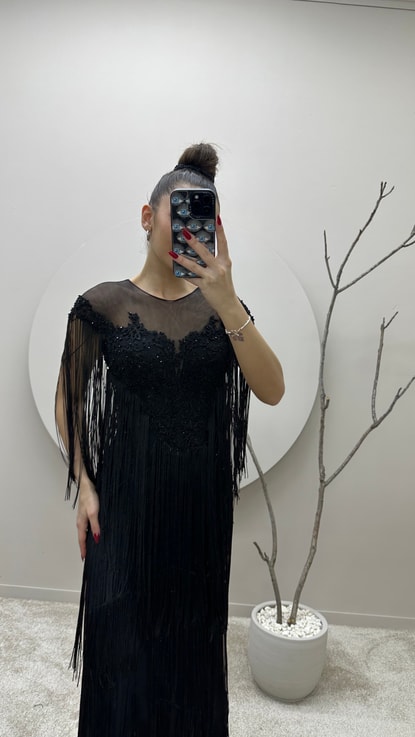 Siyah Göğsü İşlemeli Püskül Detay Tasarım Abiye Elbise