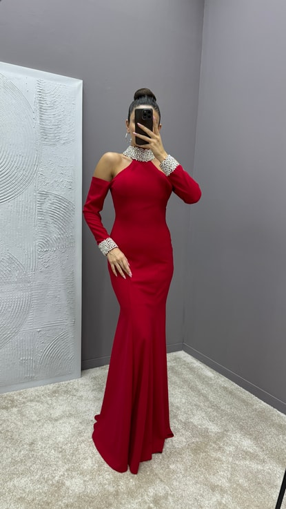 Kırmızı Boyun Detay Taş İşlemeli Tasarım Abiye Elbise