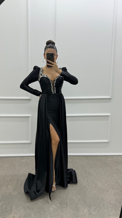 Siyah Göğsü Taş İşlemeli Pelerinli Tasarım Saten Abiye Elbise