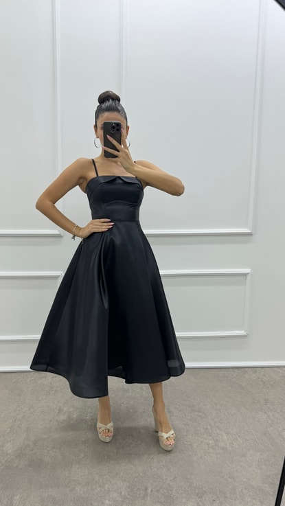 Siyah İp Askılı Kayık Yaka Tasarım Saten Elbise