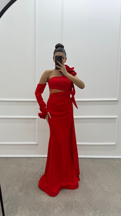 Kırmızı Omuzu Gül Volan Detay Tasarım Abiye Elbise