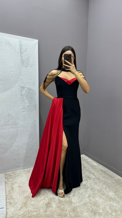 Kırmızı Boyun Detay İşlemeli Tasarım Elbise