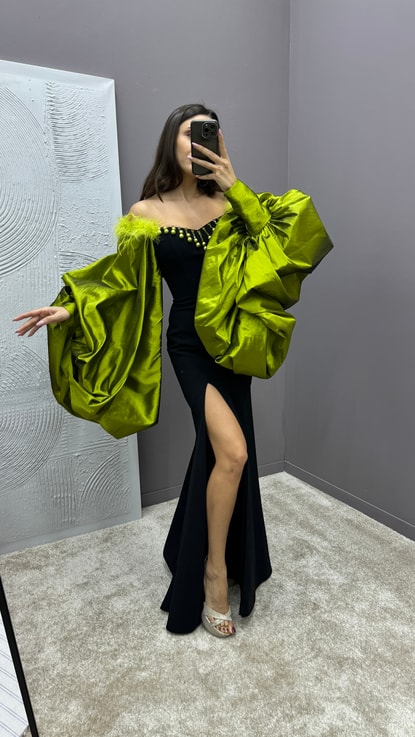 Yeşil Göğsü Taşlı Tüy Detay Yarasa Tasarım Abiye Elbise