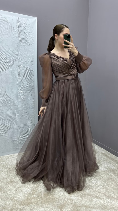 Kahverengi Göğüs Detay Balon Kol İşlemeli Tasarım Tül Büyük Beden Abiye Elbise
