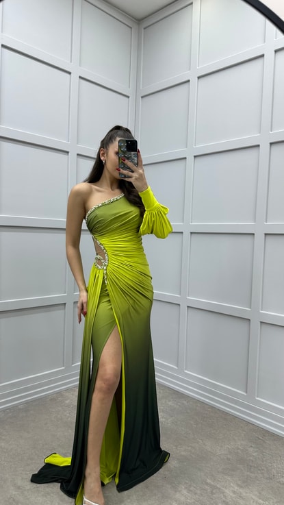 Yeşil Tek Kol Bel Detay Taş İşlemeli Tasarım Elbise
