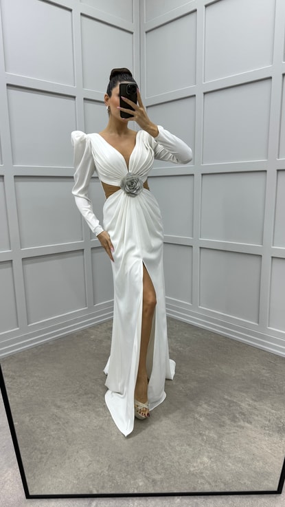 Beyaz Göğsü Pliseli Beli Transparan Detay Tasarım Saten Elbise