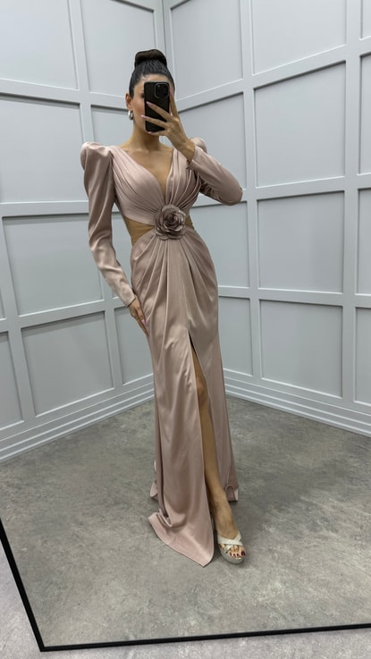 Pudra Göğsü Pliseli Beli Transparan Detay Tasarım Saten Elbise