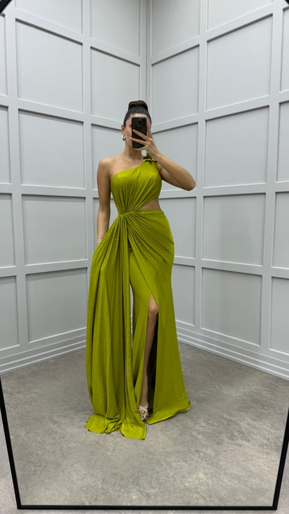 Yeşil Omuzu Gül Bel Detay Pliseli Tasarım Elbise