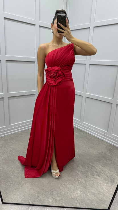 Kırmızı Straplez Gül Detay Pliseli Tasarım Abiye Elbise