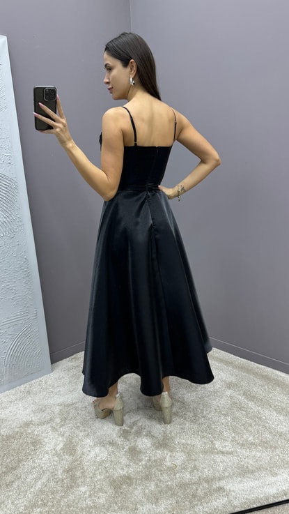 Siyah İp Askılı Göğüs Detay Tasarım Elbise