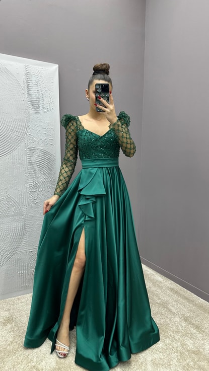 Zümrüt Yeşili Göğsü Taş İşlemeli Bel Detay Tasarım Saten Abiye Elbise