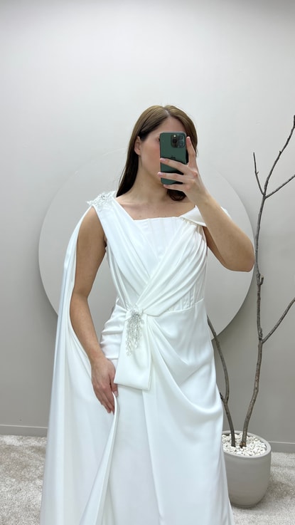 Beyaz Tek Omuz Pelerinli Bel Detay Büyük Beden Abiye Elbise