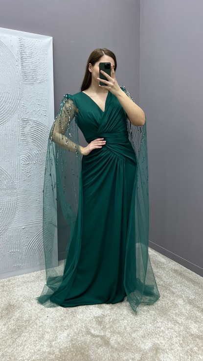 Zümrüt Yeşili Kolları Tül Bel Detay Drapeli Tasarım Büyük Beden Abiye Elbise