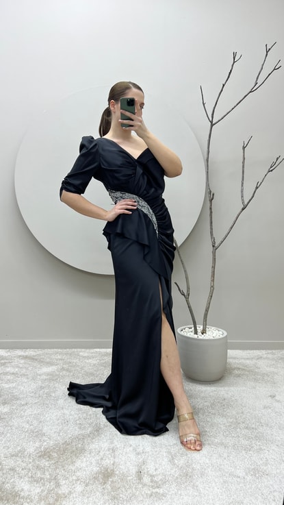 Siyah Beli Drapeli İşleme Detay Büyük Beden Tasarım Abiye Elbise