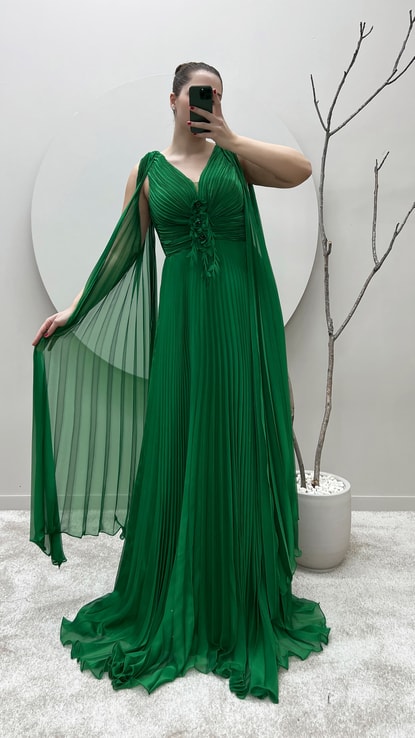 Yeşil Bel Detay Pliseli Kolları Pelerinli Tasarım Büyük Beden Abiye Elbise