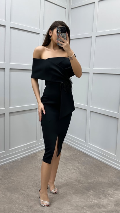 Siyah Straplez Bel Detay Tüylü Tasarım Midi Elbise
