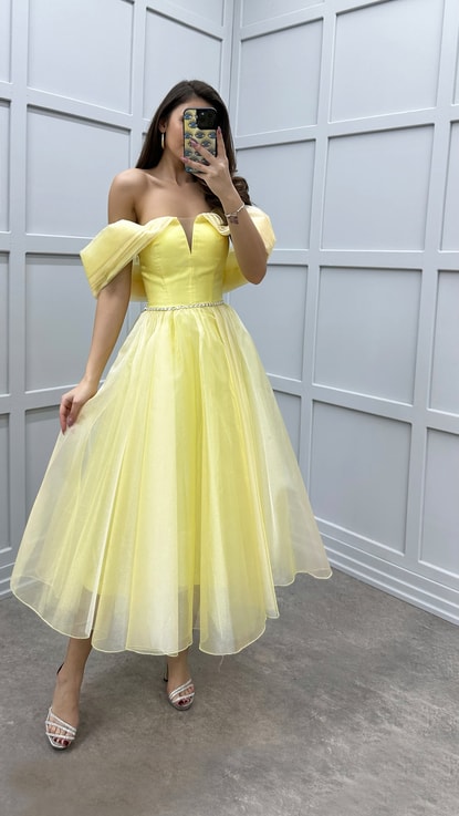 Sarı Omuz Detay Beli Taşlı Tasarım Tül Elbise