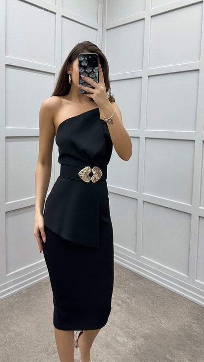 Siyah Straplez Göğüs Detay Kemerli Tasarım Kalem Elbise