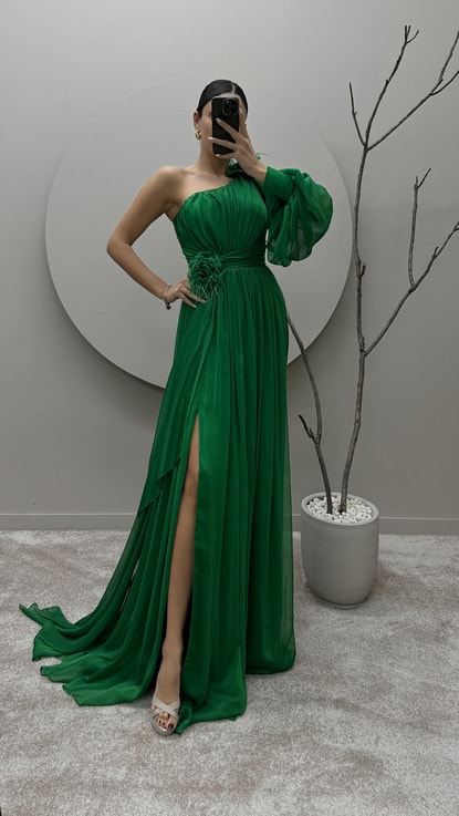 Yeşil Tek Kol Omuzu Ve Beli Gül Detay Tasarım Elbise