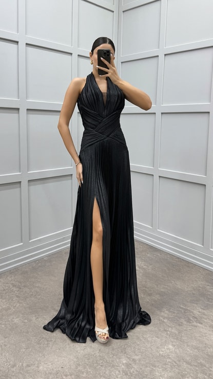 Siyah Boyun Detay Pliseli Beli Çapraz Tasarım Elbise