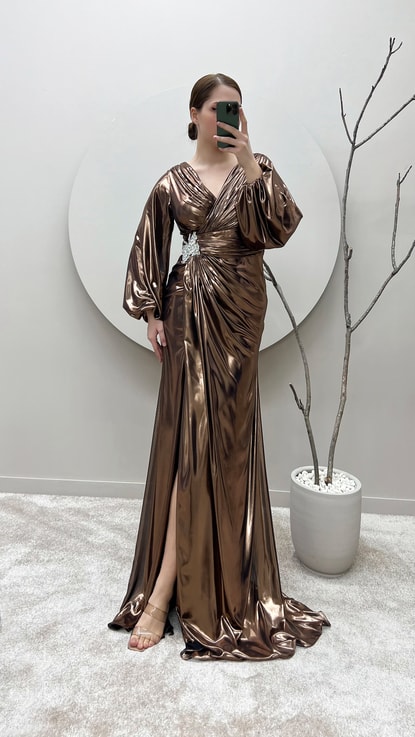 Kahverengi Balon Kol Broşlu Büyük Beden Tasarım Abiye Elbise