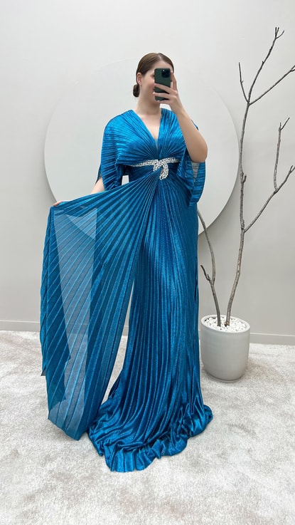 İndigo Bel Detay Taşlı Pliseli Büyük Beden Tasarım Elbise
