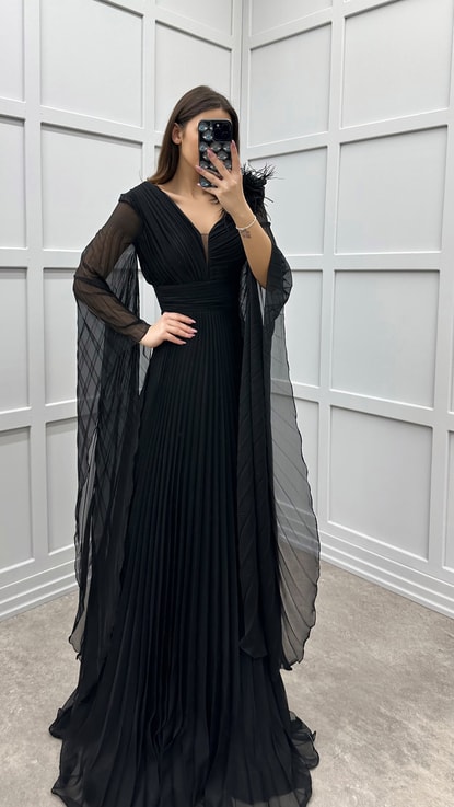 Siyah Omuz Detay Pliseli Tasarım Elbise