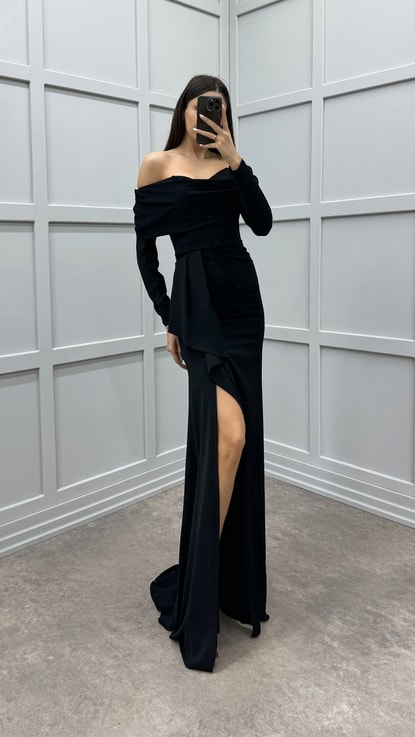 Siyah Omuz Detay Büzgülü Tasarım Elbise