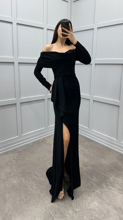 Siyah Omuz Detay Büzgülü Tasarım Elbise