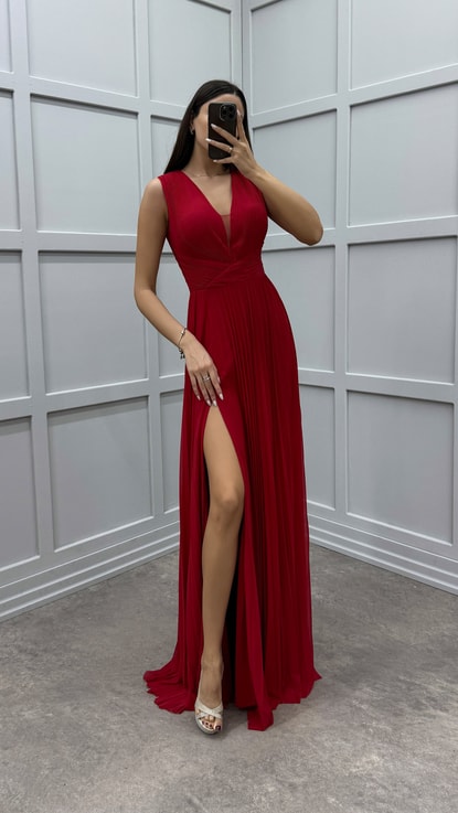 Kırmızı Göğüs Detay Pliseli Tasarım Elbise
