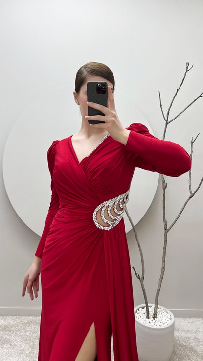 Kırmızı Kruvaze Yaka Beli Taşlı Transparan Tasarım Büyük Beden Abiye Elbise