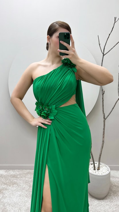 Yeşil Tek Omuz Beli ve Omuzu Gül Detay Transparan Büyük Beden Abiye Elbise