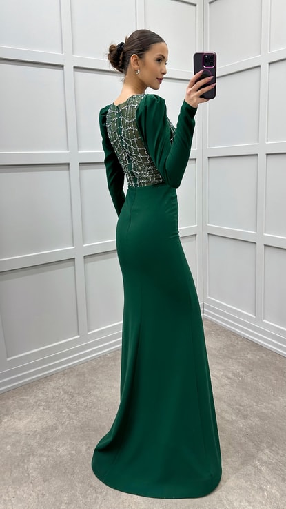 Zümrüt Yeşili Göğsü İşlemeli Transparan Tasarım Elbise