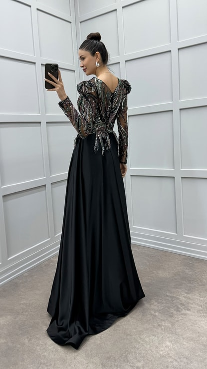 Siyah V Yaka Göğsü Pul Payet Saten Elbise