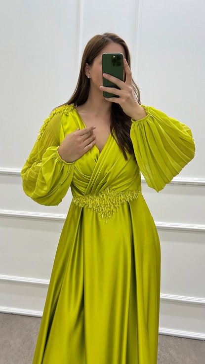 Yeşil Balon Kol Beli Ve Omuzları Taşlı Saten Elbise