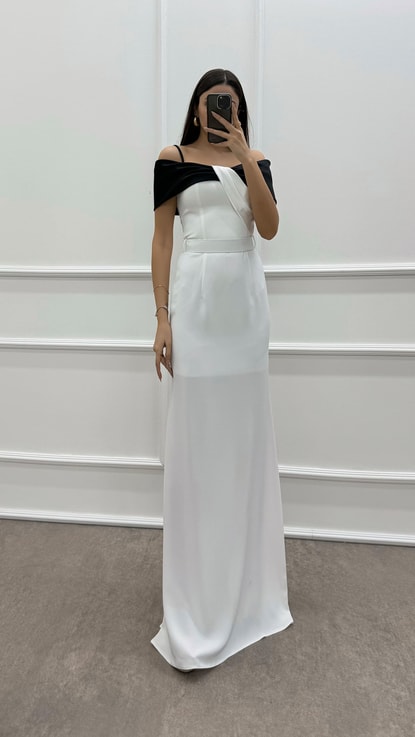 Beyaz İp Askılı Göğsü Fiyonk Elbise
