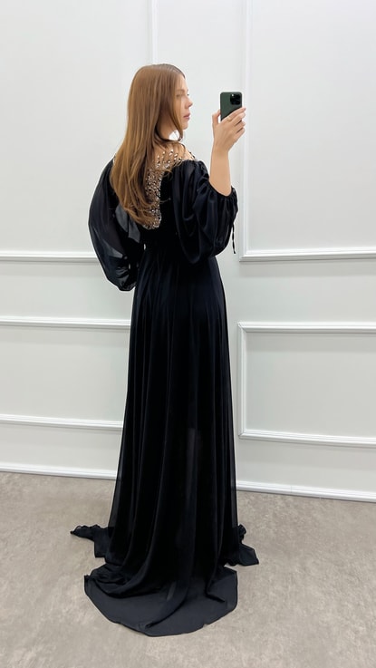 Siyah Göğsü Taşlı Balon Kol Şifon Büyük Beden Elbise